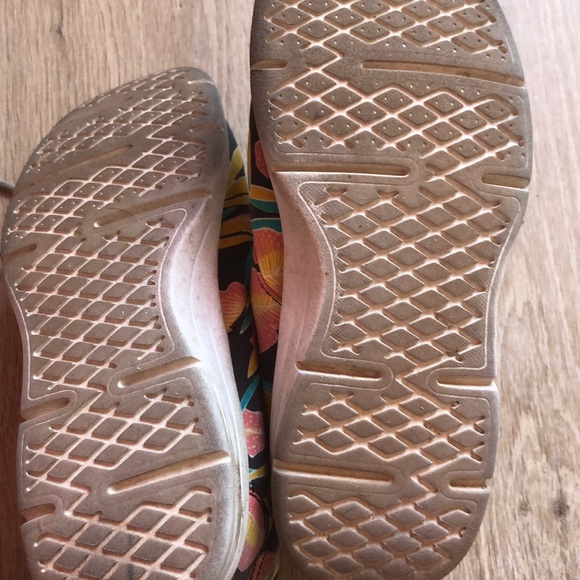 Vans - Picture 3 of 6